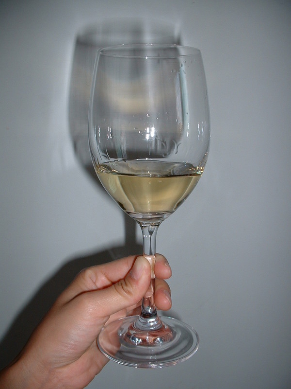 01-hold-a-wine-glass-1368.JPG