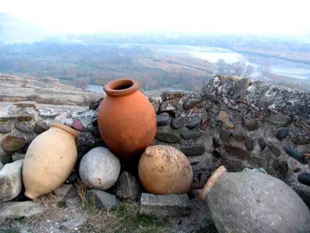 格鲁吉亚陶罐葡萄酒