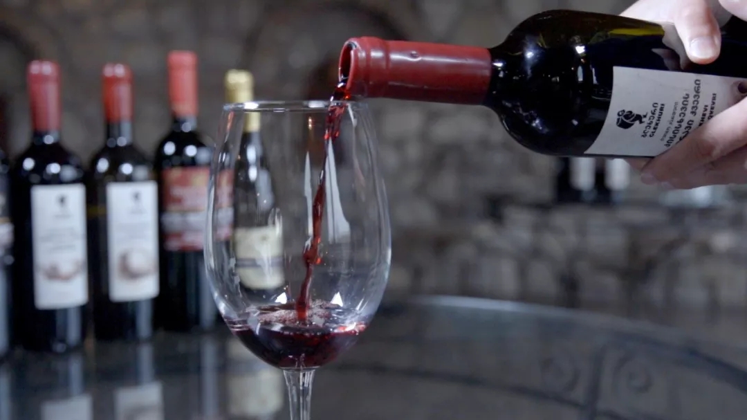 四川巴中格鲁吉亚红酒如何判断红酒的品质高低？酒泪越多，酒质越好？